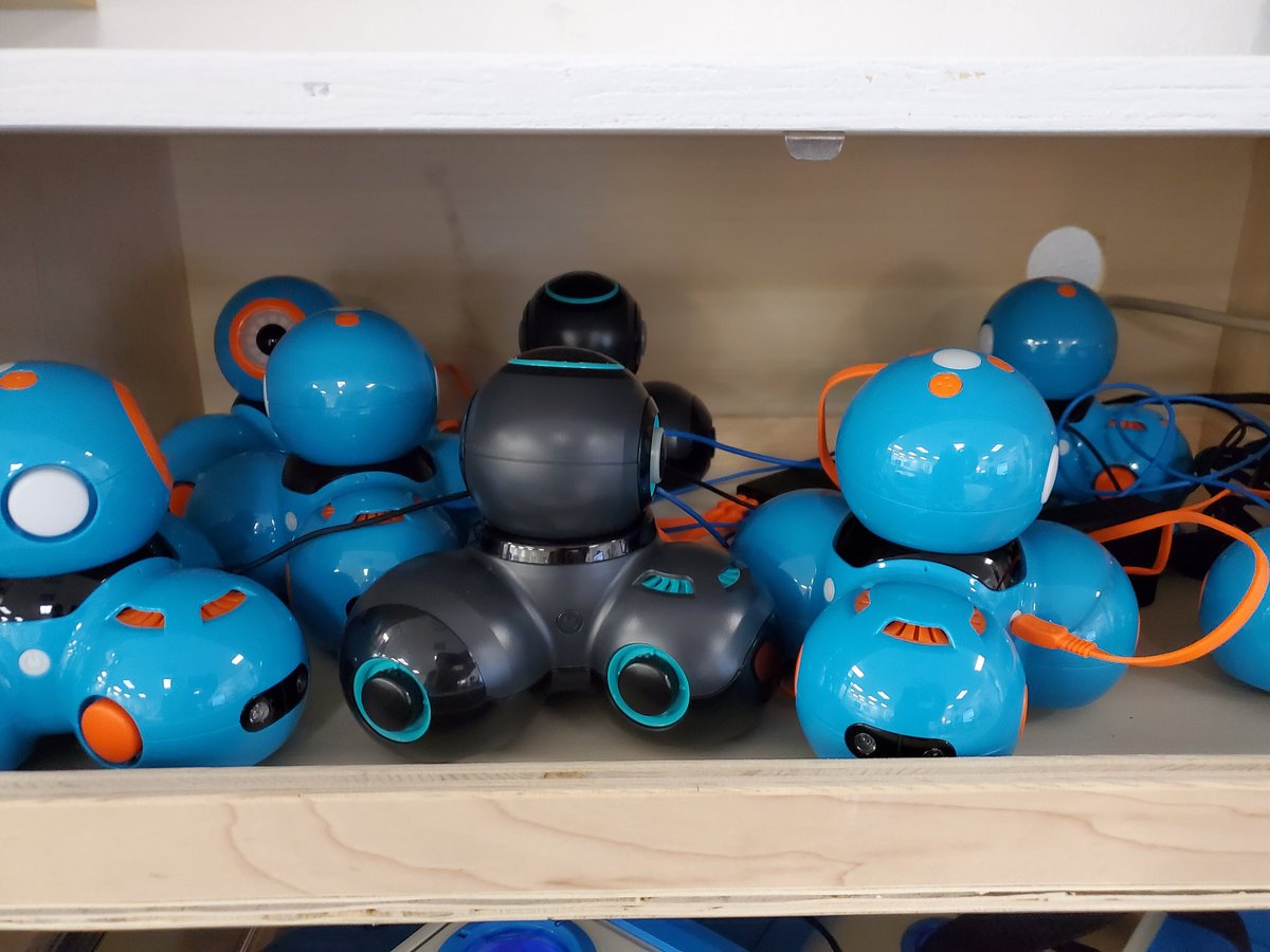 tranq084's tweet photo. Look at all the cool tech I have in STEM room 😍. These are provided by @CFBISD and our @BlantonBulldogs. I'm so thankful for all of these resources 💯👏 #BlantonSTEM #ALLIN https://t.co/OCEfvoLisb