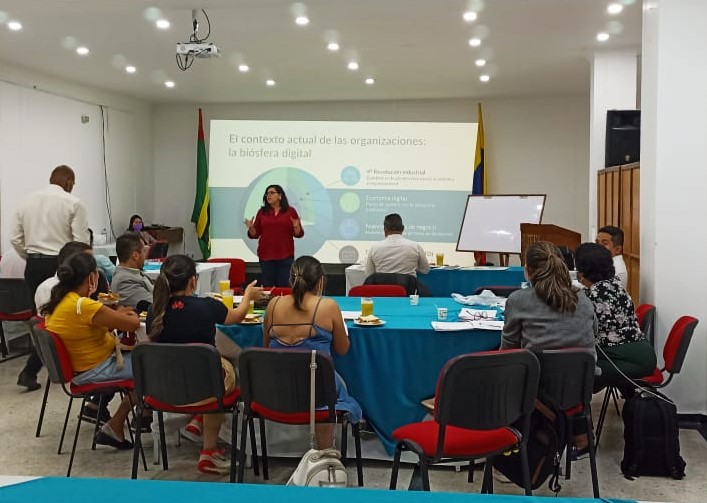 ¡Feliz de volver a la presencialidad! 

En esta oportunidad lideré la sesión de sensibilización de <a href="/Confecamaras/">Confecámaras</a> y el <a href="/MinAgricultura/">Min. de Agricultura</a> sobre las posibilidades del comercio electrónico para el sector agro en el marco de la economía digital.