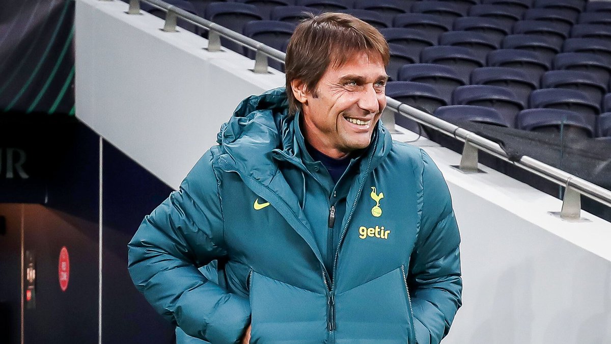 COYS_com's tweet photo. Antonio Conte at kick-off vs Antonio Conte at full-time. https://t.co/4NbhYTDKmM