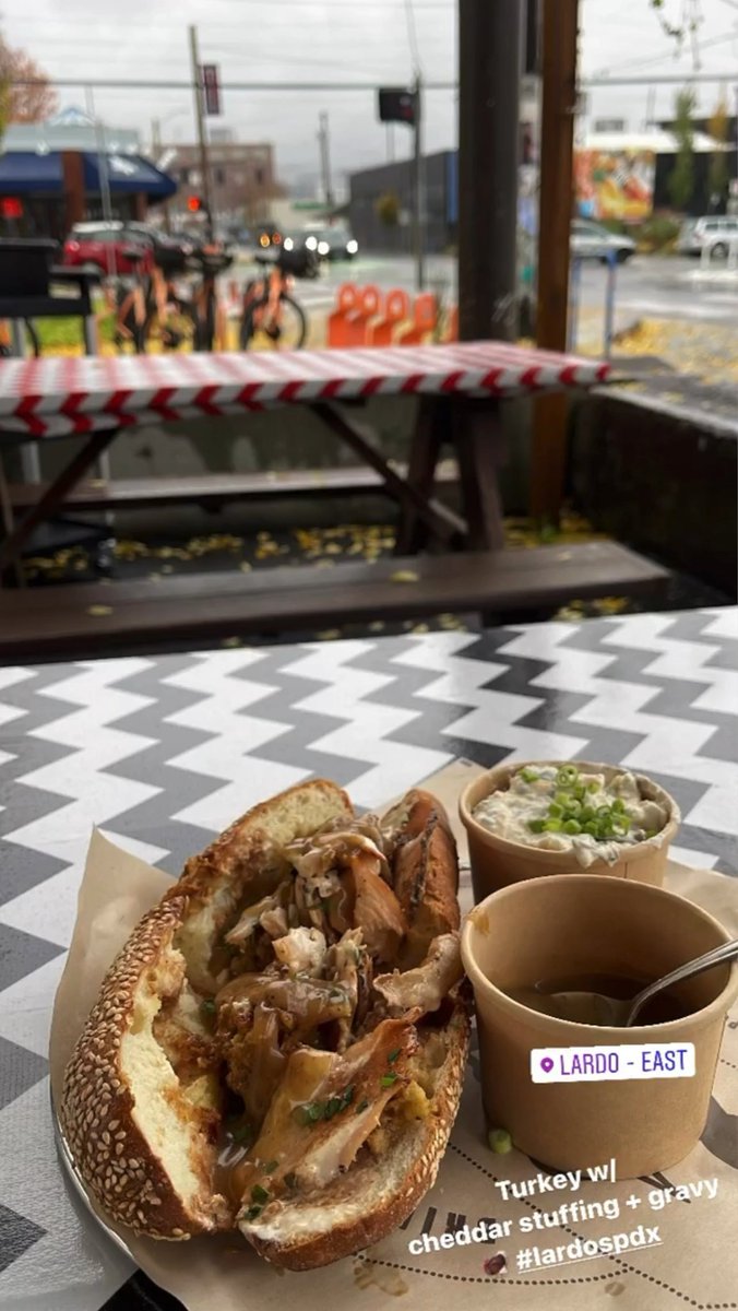 Owl_Farmer's tweet photo. Botto’s Thanksgiving Chefwich at @lardopdx 

🦃🥪 
House smoked turkey, cheddar stuffing, tamarind BBQ sauce, habanero white sauce on a semolina roll w/ turkey gravy! PERFECT for stormy weather when I have to walk to work! 
☔️🌧

#Portland #PDX #Hawthorne #SouthEast https://t.co/qcfQWM2NPw