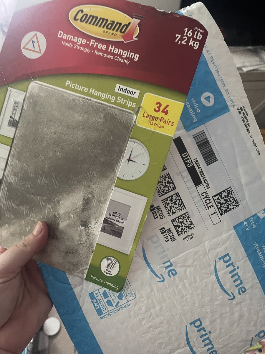 Talented_Nikki's tweet photo. Dear @amazon, WTF! #WhereIsMyProduct https://t.co/7vXRer5xpD