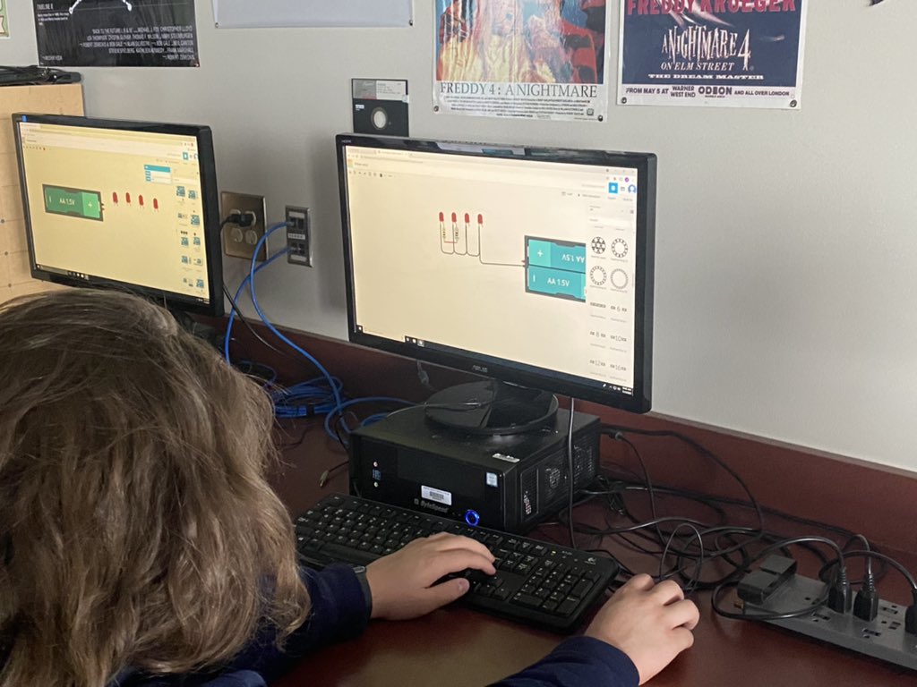 fredcroogerX's tweet image. Tinkering with @tinkercad so they don’t blow up my #arduinos lol #myncca