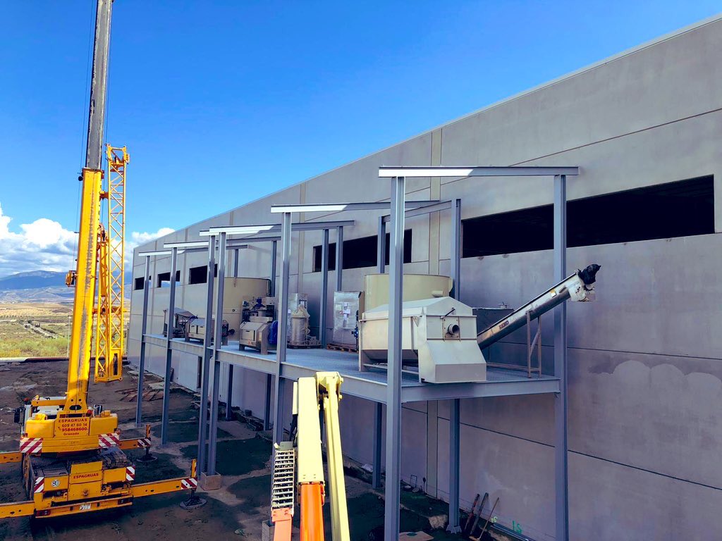 4filmLife's tweet photo. Progreso en la instalación de equipos destinados a al tratamiento y limpieza de agua, destinada a la línea de lavado de plástico film del proyecto.
#medioambiente
@FCC_MA
#iwat
#protectosLife https://t.co/YNaYyQtKbG