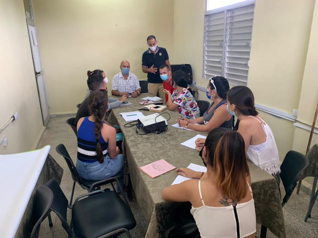 Se reúne por primera vez el Nuevo Secretariado de la Facultad de Ciencias Empresariales y Administración donde se tocaron varios temas importantes de orden puntual para el Futuro de la Facultad 
#RumboAl100 #OrgulloFACCEA #FEU #FEUdeUho #FEUdeCuba