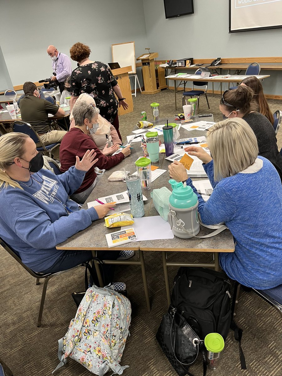 ingramhollyann's tweet image. Collaborative conversations around the critical concepts to identify vertical alignment of mathematics across grade levels and school! #MathRocks #WPSIgniteLearning #WPSProud #TeacherLearning #GrowthMindset