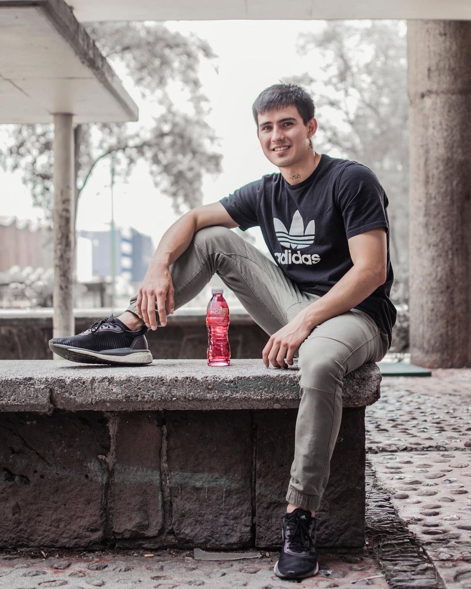 WingMan_MX's tweet photo. JUEVES DE #WINGMATCH!
@yayoskills y @PoweradeMx encontraron juntos la solución para esas largas horas de entrenamiento.
¡Con nosotros, crear tu #MatchPerfecto es posible! Si tu marca está lista, nosotros también...😉 https://t.co/vAEUpQr5Tp
