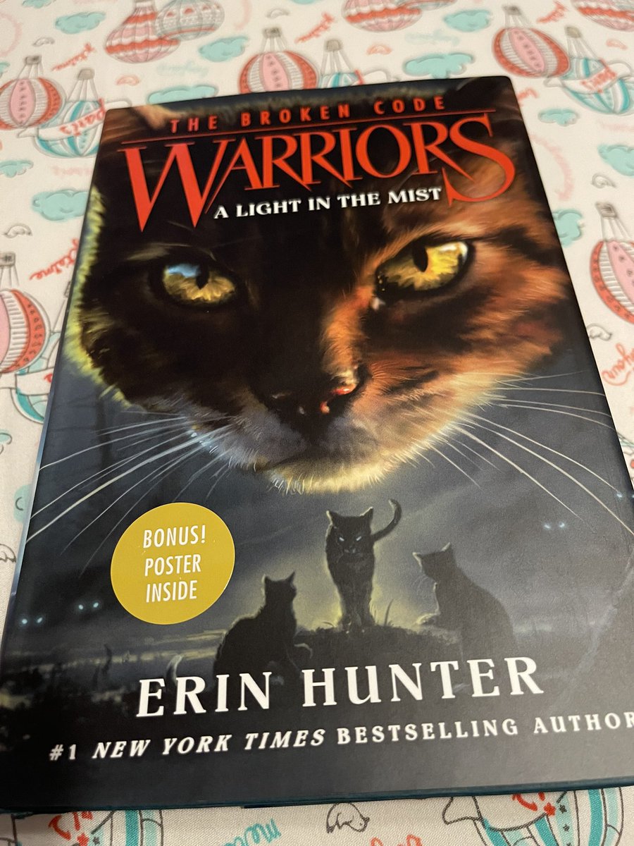 Aluumies's tweet photo. SO-
My mother managed to get the Barnes and Noble worker to give her A Light in the Mist before it comes out officially on the 9th-
I’m so fucking lucky, comment if you wanna sneak peak or anything!
#warriorcats #alightinthemist #tbc #thebrokencode #ALITM https://t.co/R0vb97qJsz
