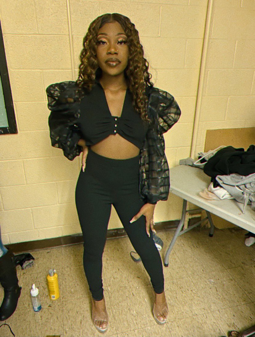 dee_royaltyy's tweet photo. They say diamonds are made under pressure 💎 #GQMS https://t.co/ylxGAGoFtM