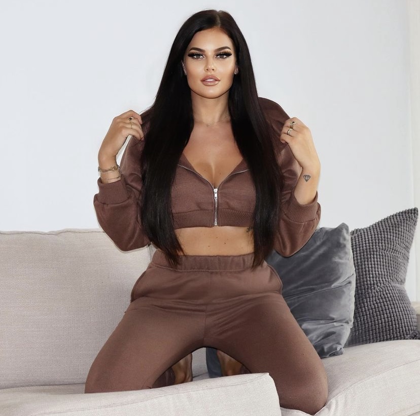 GITIONLINE's tweet photo. Roll With Me 🤎

Tag us @gitionline on your posts for a chance to be featured like our #gitigirl @silveryasmin! 
.
🔎’Keyanna Pant Set’ 
.
➡️https://t.co/6i4MyAwGIK
.
. https://t.co/YeiUaQq7FT