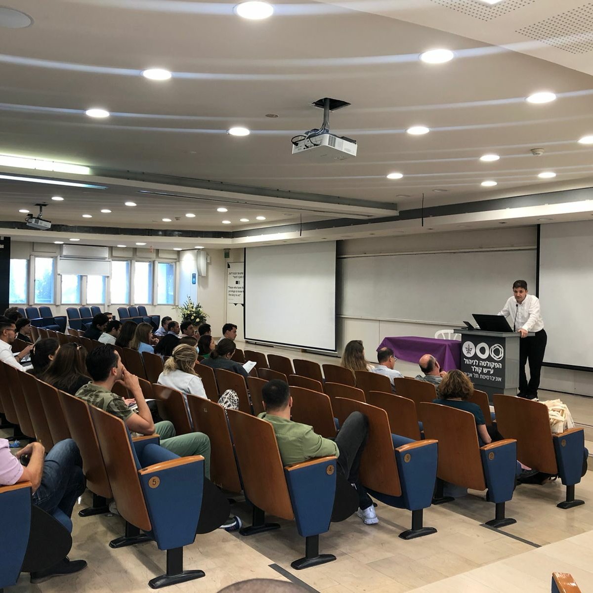 InnpulsaCol's tweet photo. #iNNpulsaEnIsrael| Los 5 #emprendedores, que están acompañando nuestra misión internacional en #Israel, tuvieron la oportunidad de presentar su #startup en un espacio de #pitch frente a profesores y estudiantes de la @TelAvivUni 👏, luego conectaron ideas a través de #networking https://t.co/AQ8W0P88Tp