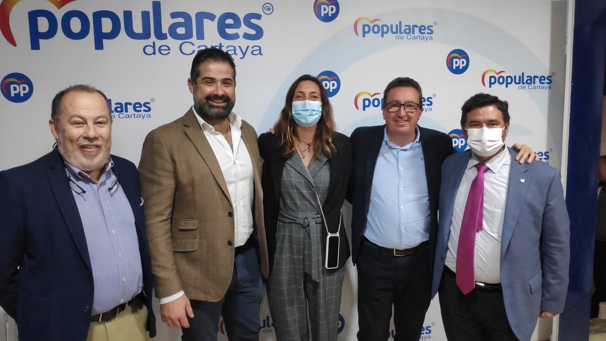 DuendeDeHuelva's tweet photo. Congreso del @PPCartaya en el que ha sido reelegido por unanimidad @Manuel_BarrosoV
Manolo sigue siendo el Alcalde de #Cartaya en el corazón de sus vecinos
Las riadas de octubre dejaron patente quien está al servicio del pueblo
Pueblo a pueblo, hacemos provincia hacemos @pphuelva https://t.co/FjXH89l4oS