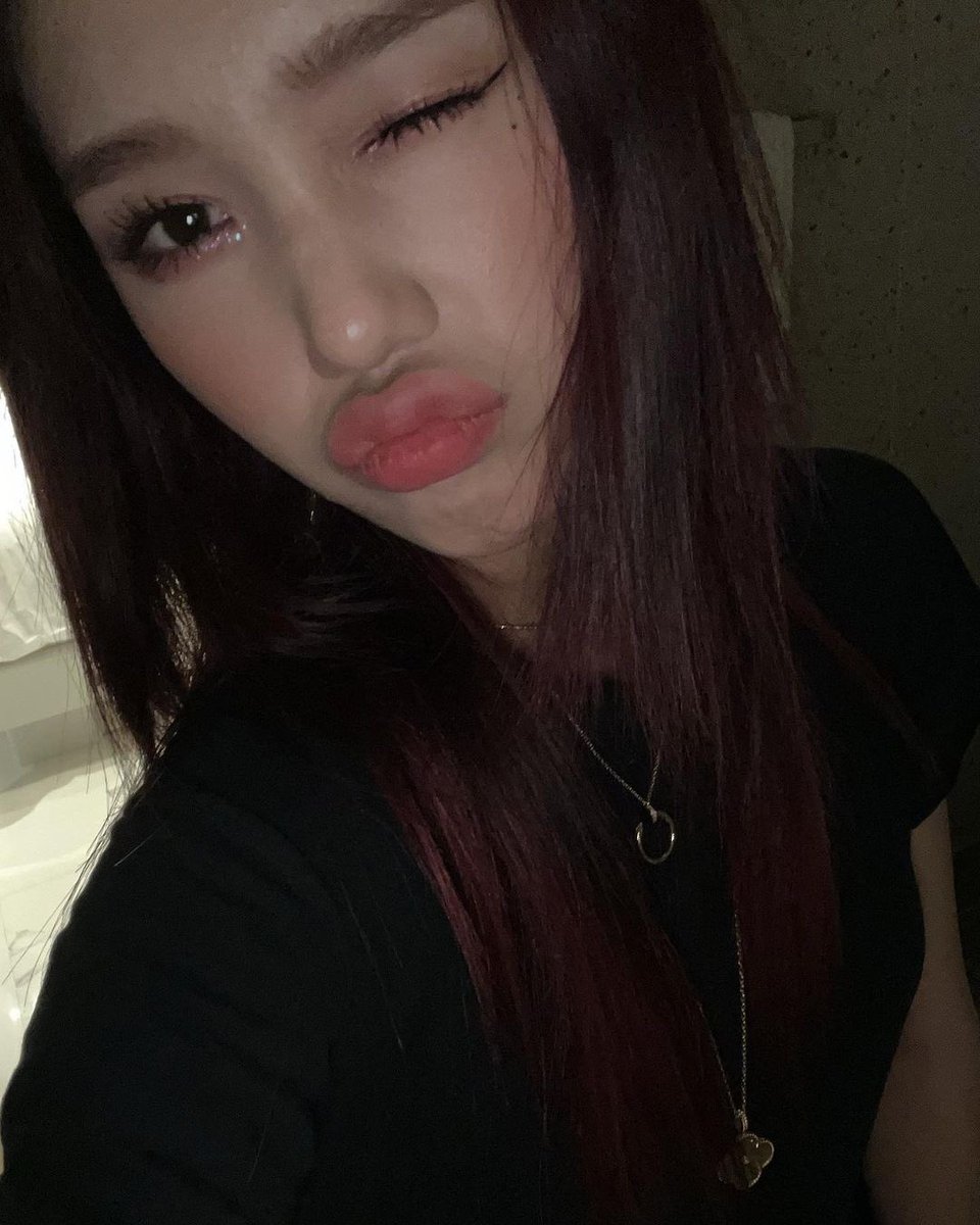 Arab1mimi's tweet photo. [ تحديث ] - 211005
ميمي عبر حسابها يونيفرس " سيلفي! " https://t.co/5pFuJ6yPJm