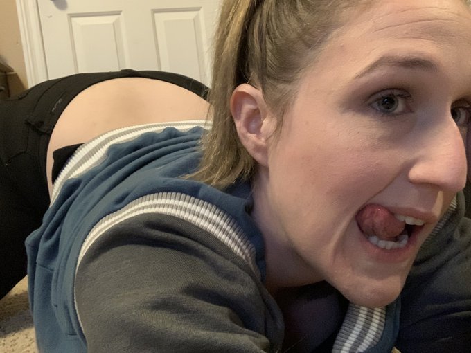 What do you think of this back arch?? Rate my position 😋😋😋 https://t.co/xAUqrk7Md0