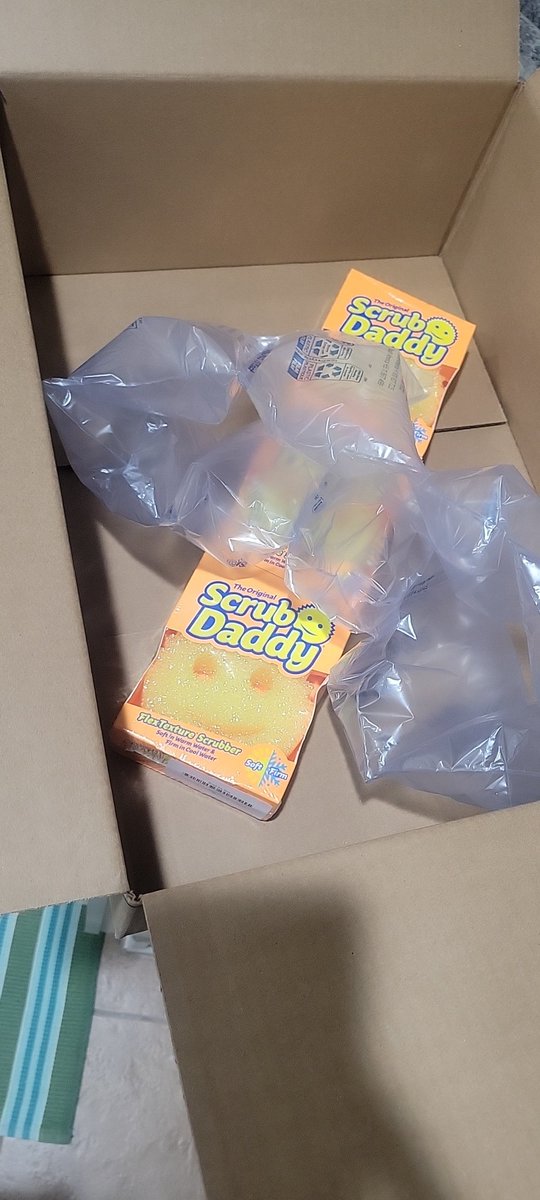 ccnaranjoc's tweet photo. @amazon really???? You guys have a problem.... #box #Packaging #amazonboxsize https://t.co/1kKIKRBeJX