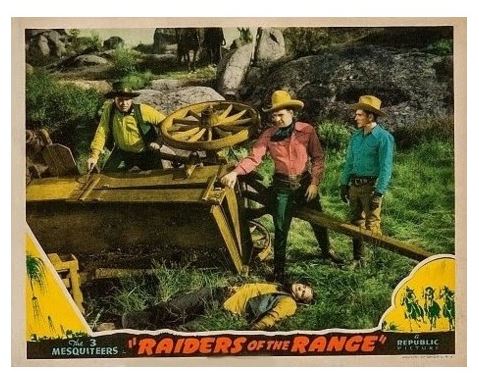 AventurasDeTom's tweet photo. Tom Tyler with Bob Steele and Rufe Davis in "Raiders of the Range" (1942), a Three Mesquiteers western from Republic Pictures.
#TomTyler #BobSteele #RufeDavis #ThreeMesquiteers #western #RepublicPictures https://t.co/0Wr99C3iAB