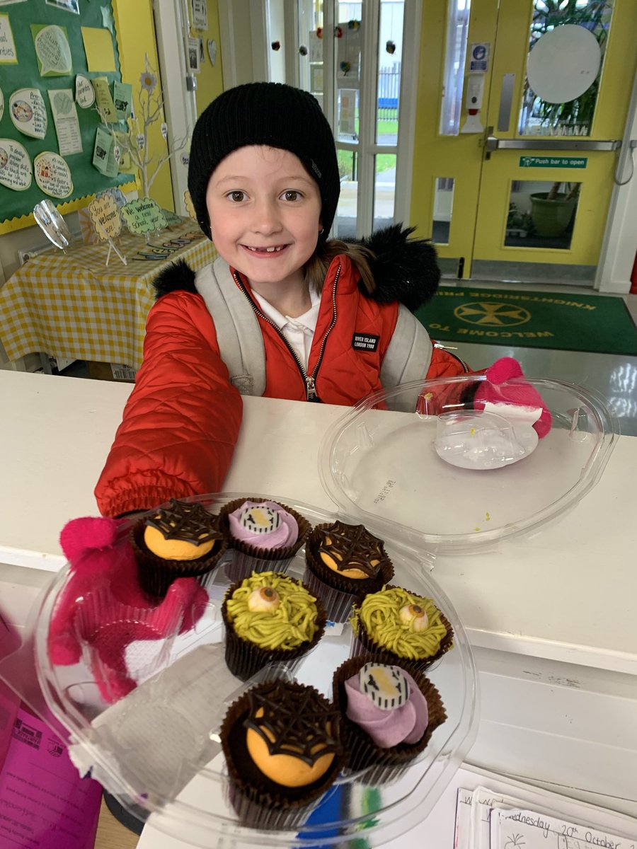 KnightsridgePr1's tweet photo. Kindness at KPS @KnightsridgePr1 Thank you! 💚💛 #KindnessMatters #KPSValues 🧁 https://t.co/Na8mfNa7uQ