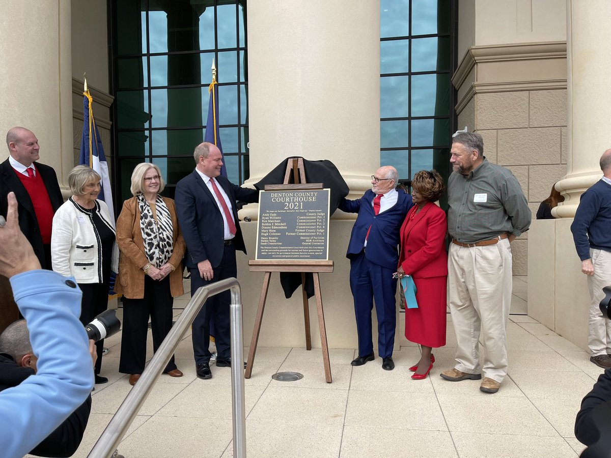 KrondaForTexas's tweet photo. Denton County really showed up today -- community members, elected officials, and business leaders -- to celebrate the ribbon cutting of the beautiful new courthouse building. This project has been in the works for 16 years! #RibbonCutting #DentonStrong #DentonCountyCourthouse https://t.co/zA5g8TITB9