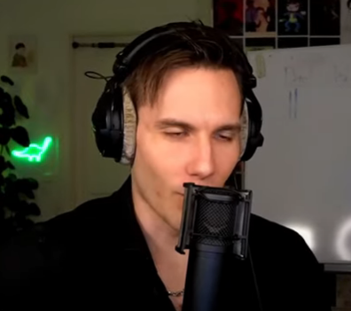 ARandomStone's tweet photo. @NotTheClick so i paused a video at a weird moment https://t.co/NzcoVj1s0g