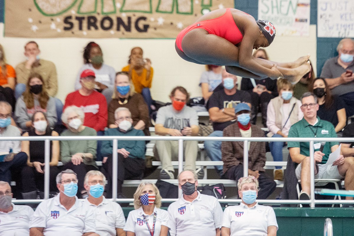 EricaPhotog's tweet photo. Girls compete in diving sectionals finals at Shenendehowa @Sect2athletics #518diving #518swimming https://t.co/Zjb2VdMs2S