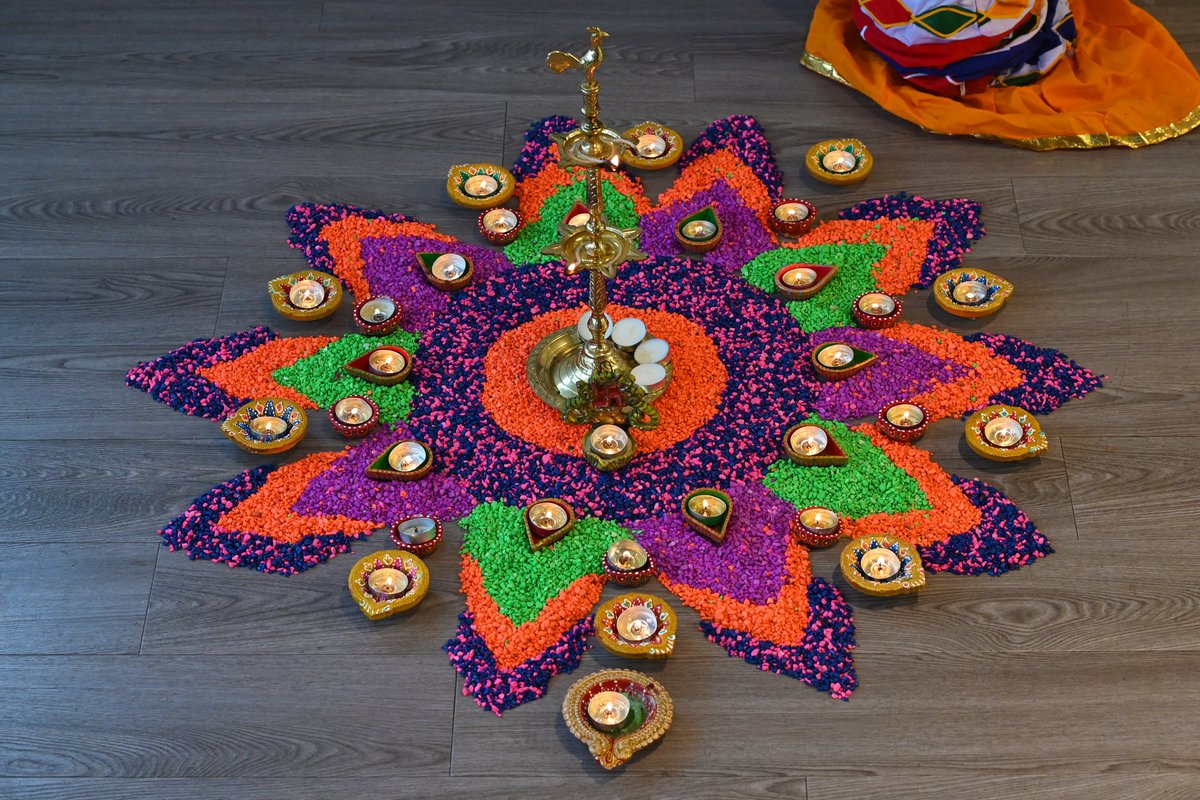 SMUS (@yoursmus) on Twitter photo Happy Diwali! Thank you to the students and parents who helped bring this wonderful Festival of Lights celebration to our community this week. Happy Diwali! Thank you to the students and parents who helped bring this wonderful Festival of Lights celebration to our community this week.