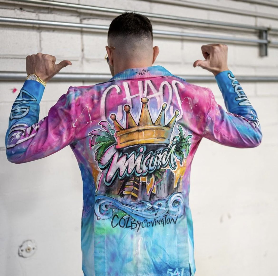 ColbyCovMMA's tweet photo. Styling and Profiling 🇺🇸🦅🇺🇸 #ufc268 https://t.co/bILOhxNmPA