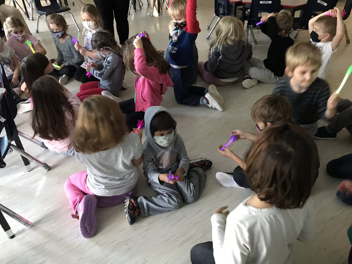 BeaubienLollar's tweet photo. Today we talked about Diwali and were gifted some glowsticks! We are so thankful #Diwali2021 #thankyoutoourfriend @Southview_LDSB https://t.co/CtbhXRyDw2