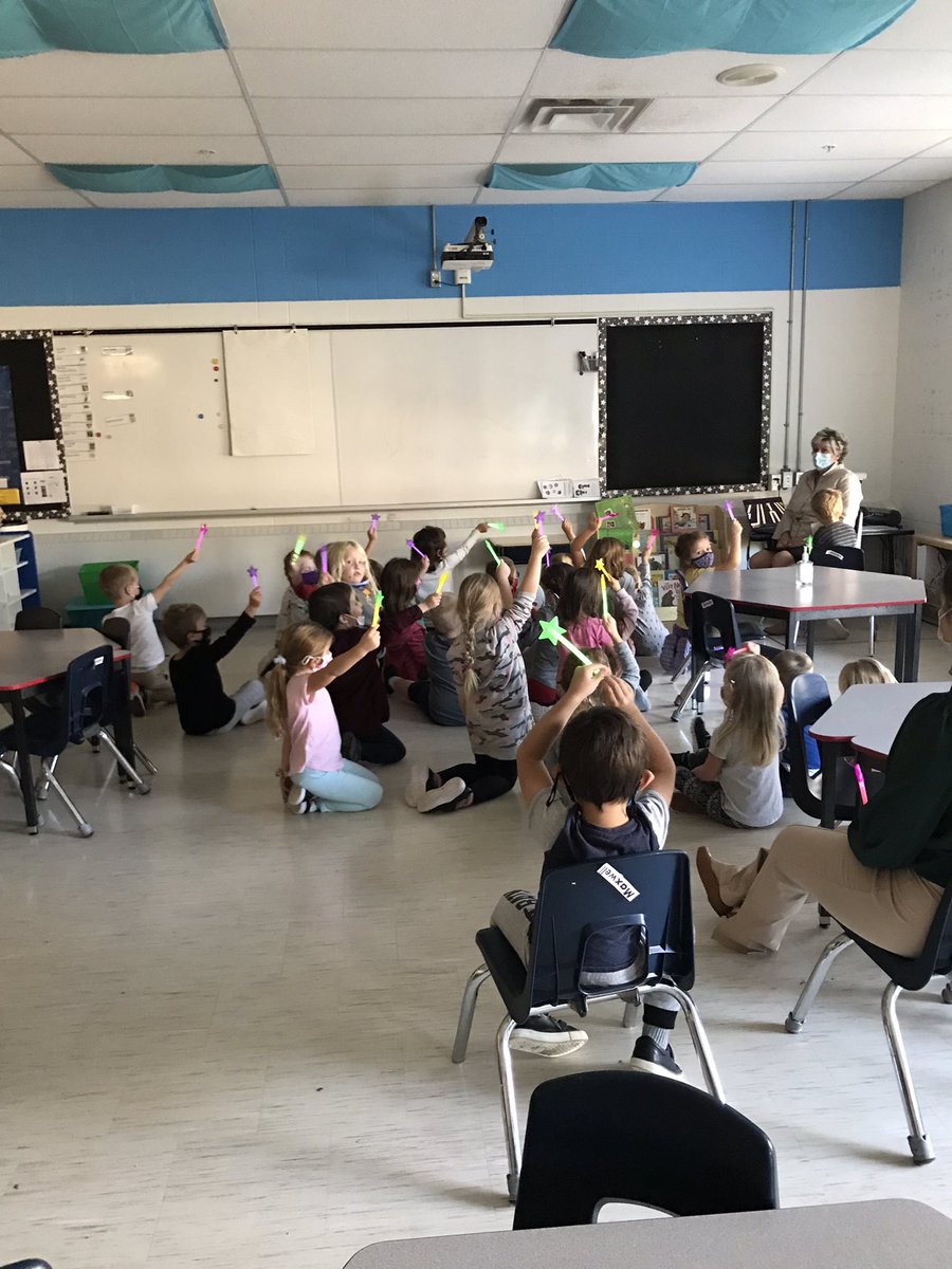 BeaubienLollar's tweet photo. Today we talked about Diwali and were gifted some glowsticks! We are so thankful #Diwali2021 #thankyoutoourfriend @Southview_LDSB https://t.co/CtbhXRyDw2