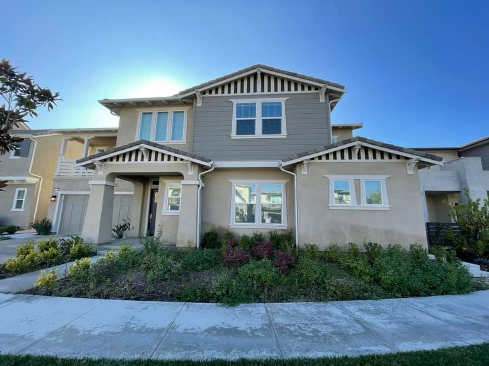 FreemanWang9's tweet photo. Staging team on for my upcoming listing in Prestigious Altair community in Irvine! Most popular Next Gen model by Lennar!
#teamfreeman #freemanwang #yourhomesoldguaranteed #californiarealestate #homesweethome #realestate #realtor #realestateagent #home #property #forsale https://t.co/JbZAdj7Olv