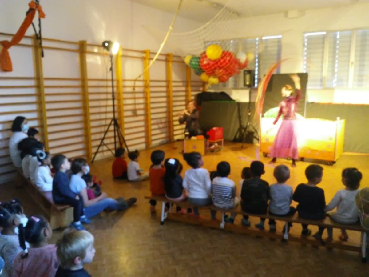lliscart's tweet photo. Petit Vivaldi
Els infants de #P3 i #P4
hem gaudit d'un espectacle de titelles a l'escola.
Amb la música de les 4 estacions de vivaldi, ens han explicat una història amb molts animals.
@PamipipaTitella
ens ha agradat molt!
#curs2021i22 #ieperelliscart #comunitatpetits https://t.co/zlb86DyFS9
