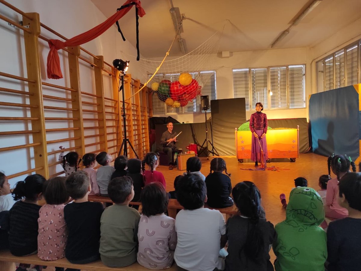 lliscart's tweet photo. Petit Vivaldi
Els infants de #P3 i #P4
hem gaudit d'un espectacle de titelles a l'escola.
Amb la música de les 4 estacions de vivaldi, ens han explicat una història amb molts animals.
@PamipipaTitella
ens ha agradat molt!
#curs2021i22 #ieperelliscart #comunitatpetits https://t.co/zlb86DyFS9