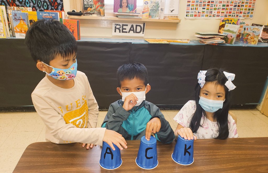 MsESOLTarver's tweet photo. These 1st grade Ss wowed me today in ESOL class! @ArbutusES Read a story to me about Zack and Jack!
Answered comprehension questions correctly!
Identified the -ack family words in the story! ( they LOVED the hi-liters!)and used cups to make new words!!#elcans #bcpsesol #widaswrl https://t.co/ntfR69pvVi