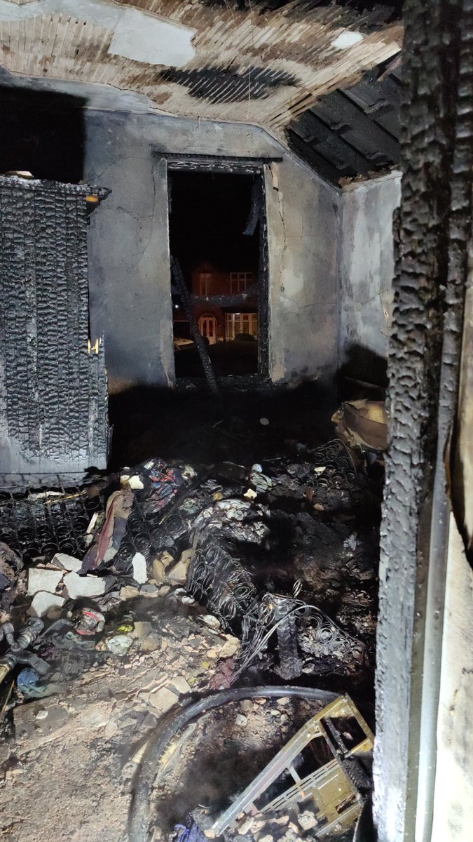 WMFSWolvesfire's tweet photo. Work has now begun to establish the cause of the fire in Wolverhampton. #999eye footage from @SWMFireControl gave the OIC #OpsIntel before attending at scene. Pictures highlight the spread of damage caused by an open door. @WestMidsFire #nighttimeroutine https://t.co/pTzsjhXdo3