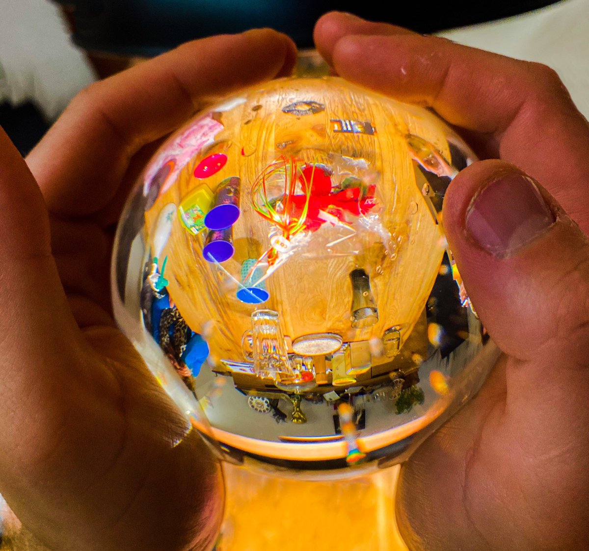 by_sasabo's tweet photo. Art speaks where words are unable to explain β¨
.
.
.
.
.
.
.
.
#bysasabo #art #glassart #glasball #glassball #glassballphotography #glassballs #creativity #creative #kreativ #photography #schweiz #berncity #fotografia #arte #palladivetro #artoftheday #instaart #photooftheday https://t.co/HfOY9Wz0ZY