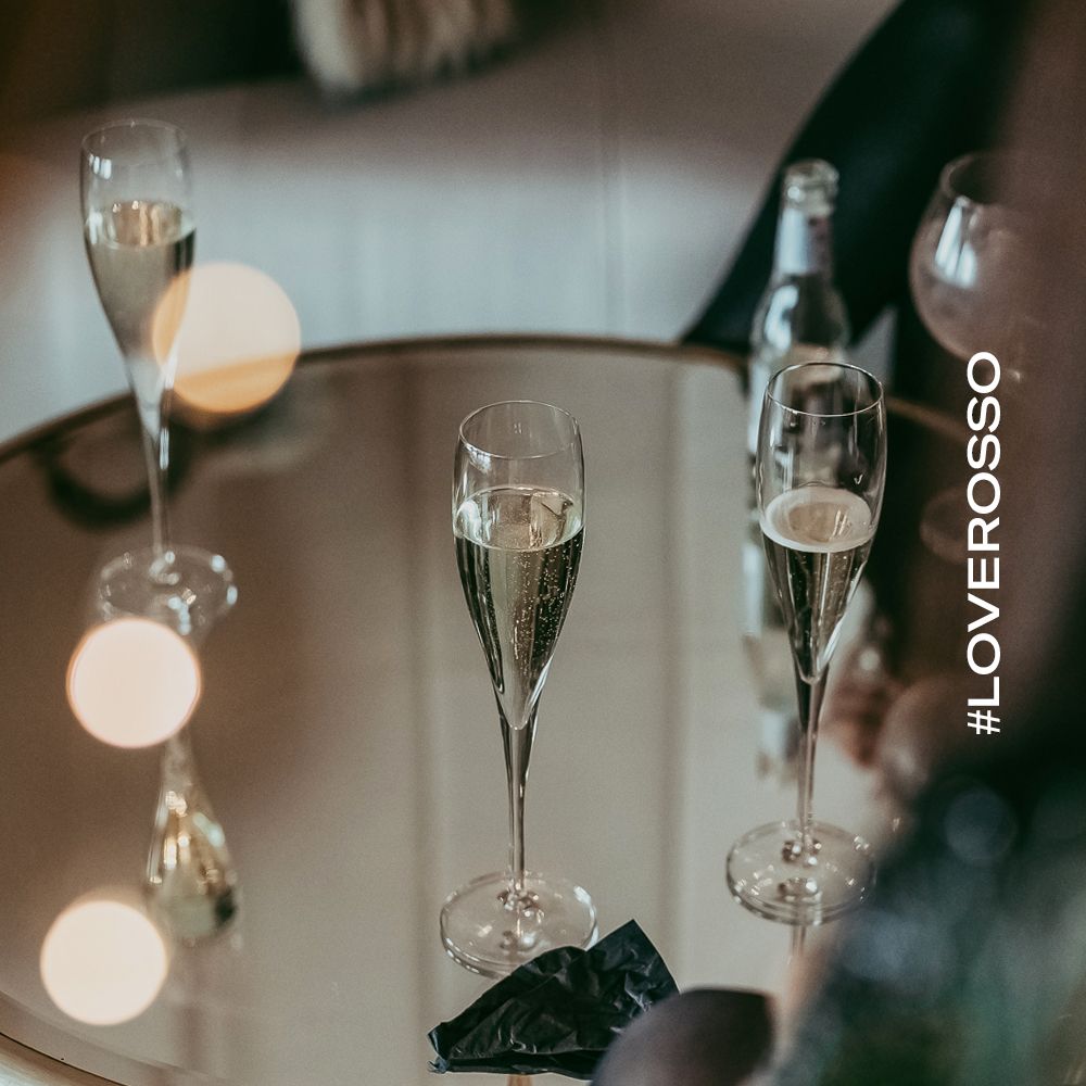 Dine in luxury this Christmas with <a href="/RossoRestaurant/">Rosso Manchester</a> 🥂 

Book your party and have the Christmas you deserve 🎄

confidentials.com/manchester/off…