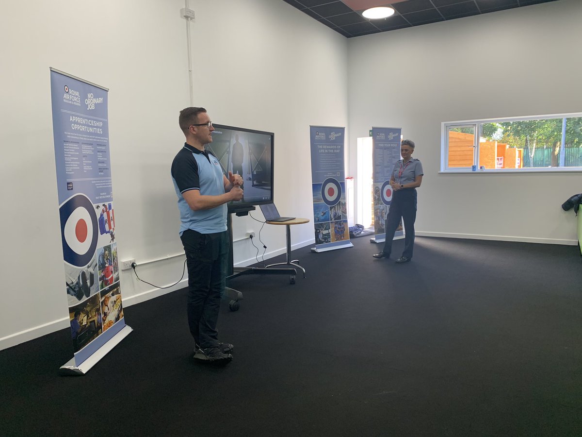 UPSEccles's tweet photo. Who wouldn’t want to get paid for working abroad, taking part in sports, learning new trades, not to mention the snazzy uniform? 🤷🏼‍♀️ @RAFcareersNW Fantastic presentation. Thanks for coming in to discuss career opportunities with our #publicservice students @EcclesSFCollege https://t.co/IjiBuMtdII
