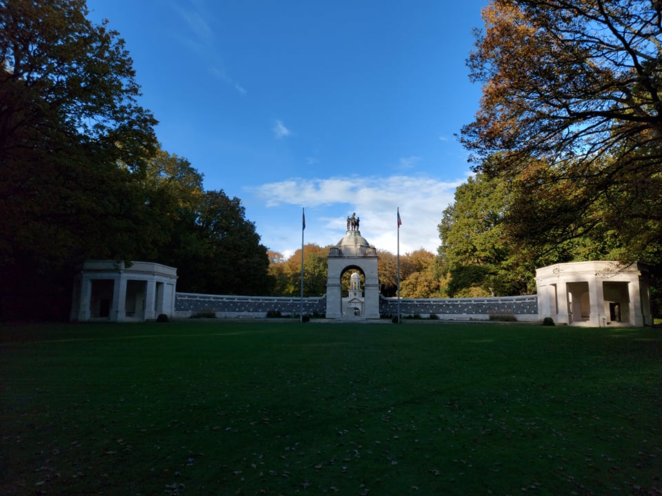 SimonBatten3's tweet photo. Now back in Britain after two hectic days on the Western Front, ending on the Somme with a walk to Mametz Wood, the stunning 38th (Welsh) Division Memorial and Flatiron Copse Cemetery and a visit to the impressive South African Memorial at Delville Wood. https://t.co/bKm1oEsP1d