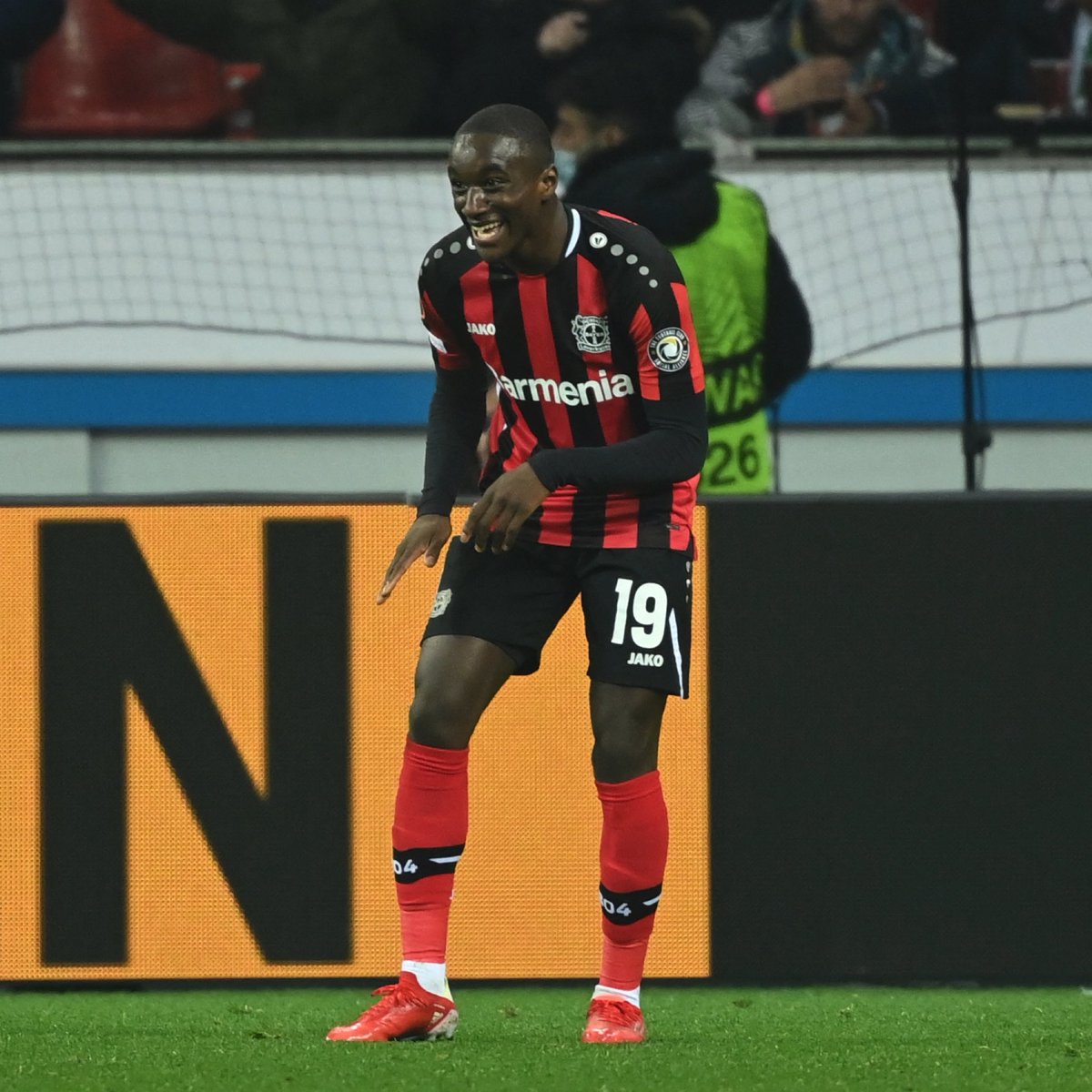 ScoutPlyr's tweet photo. Moussa Diaby vs Real Betis:

✅ 90 minutes jouées
✅ 2 buts
✅ 2 passes décisives
✅ 74% passes réussies (23/31)
✅ 75% dribbles réussis (3/4)

Très belle performance du titi parisien 🇫🇷

#UEL #Bayer04RealBetis #B04Betis #Bayer04 https://t.co/kOOyrUQk4w