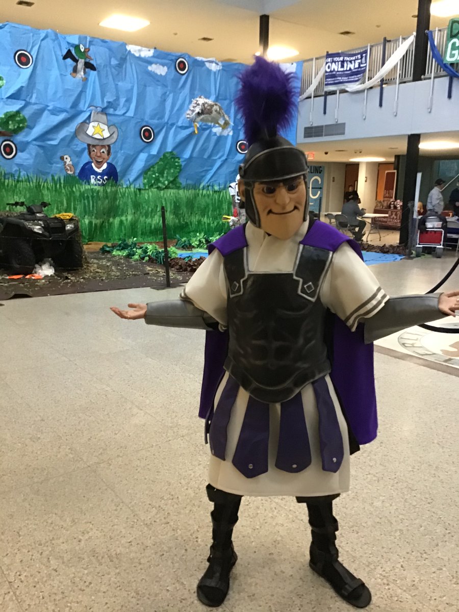 PizanaMs's tweet photo. Our Spartans are ready for College & Career Tailgate event! Come get your face painted by our Spartans! #ImpactECHS #Spartans #collegenight https://t.co/ETRvcmYtKQ