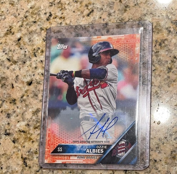 CardboardMajor's tweet image. Albies rookie auto

$150 shipped

@HobbyConnector