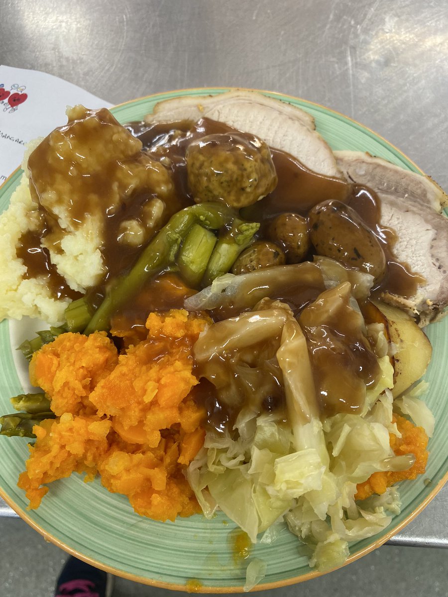 SusanJDurant's tweet photo. Can’t believe how busy we’ve been today! 40 meals served & 36 meals served yesterday! The roast pork dinner followed by golden syrup sponge & custard 😀 Volunteers do an amazing job 👏🏻👏🏻 #MMWCDC #Moorends @AlanLovesLeeds @Samanth41306086 @Joe_Blackham @Ed_Miliband @MyDoncaster https://t.co/7zBa4ru5ki
