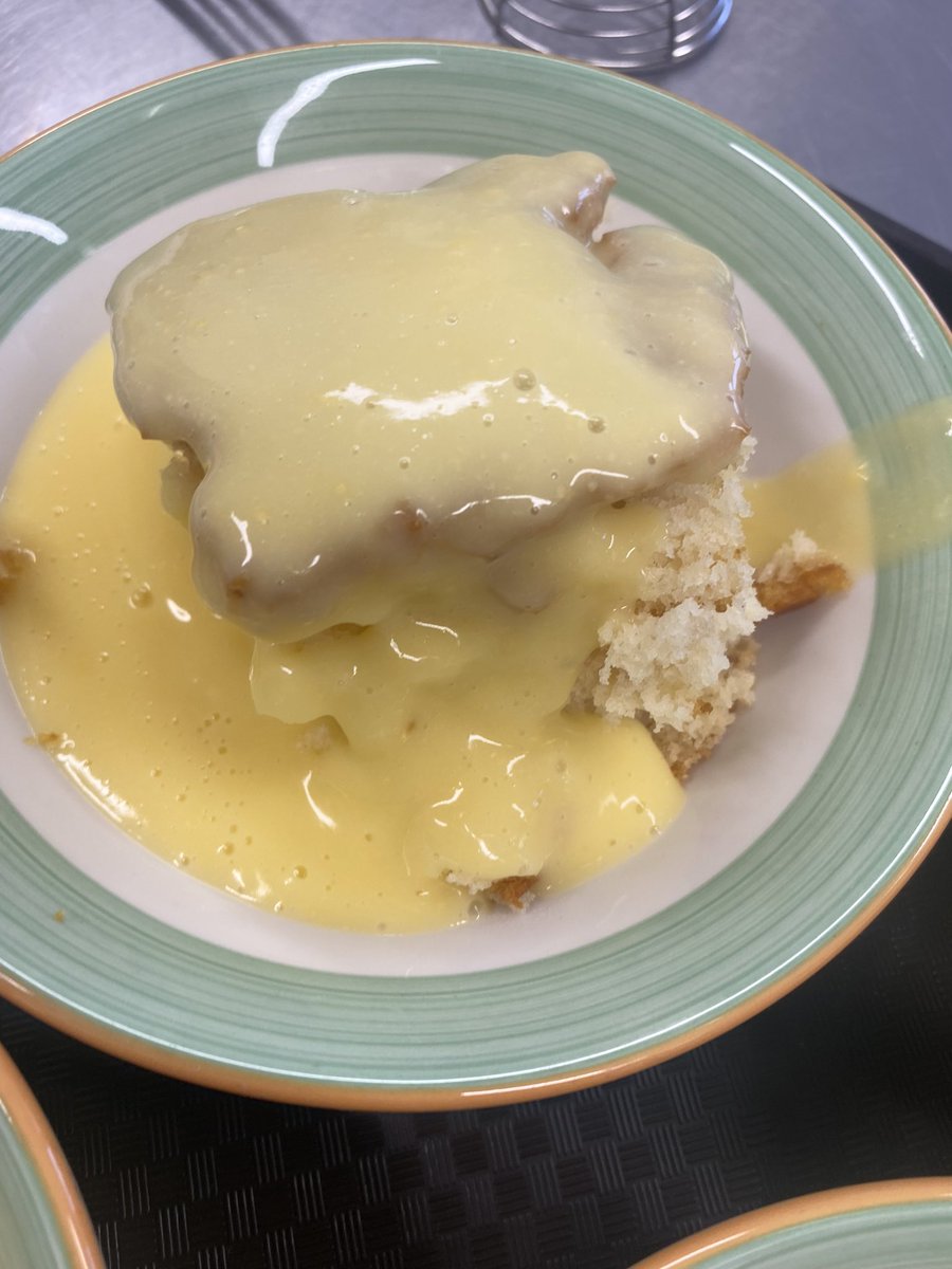 SusanJDurant's tweet photo. Can’t believe how busy we’ve been today! 40 meals served & 36 meals served yesterday! The roast pork dinner followed by golden syrup sponge & custard 😀 Volunteers do an amazing job 👏🏻👏🏻 #MMWCDC #Moorends @AlanLovesLeeds @Samanth41306086 @Joe_Blackham @Ed_Miliband @MyDoncaster https://t.co/7zBa4ru5ki