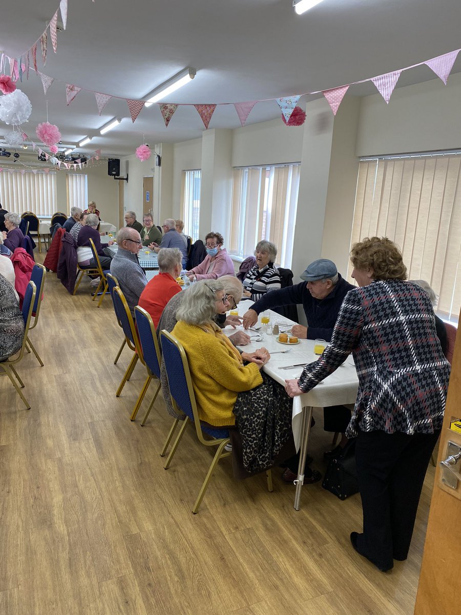 SusanJDurant's tweet photo. Can’t believe how busy we’ve been today! 40 meals served & 36 meals served yesterday! The roast pork dinner followed by golden syrup sponge & custard 😀 Volunteers do an amazing job 👏🏻👏🏻 #MMWCDC #Moorends @AlanLovesLeeds @Samanth41306086 @Joe_Blackham @Ed_Miliband @MyDoncaster https://t.co/7zBa4ru5ki