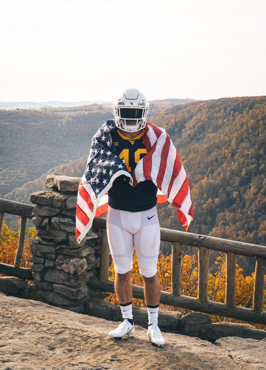 WVUfootball's tweet photo. To those that have served to protect our freedoms, thank you. 🇺🇸 https://t.co/bHbRiq7YZa