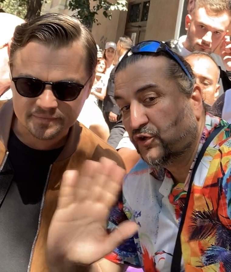 ilsalutatore's tweet photo. @DiCaprioFan_Com #saluta #fan #LeonardoDiCaprio con il #Salutatore #helloman  👋😀📽🎞🎬 https://t.co/YhtRzyYORH