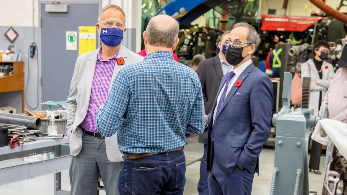 SaskPolytech's tweet photo. This week @larryrosia had the pleasure of touring @BradRedekopp around our Saskatoon Campus. What a great opportunity to see how Sask Polytech is leading the rise of polytechnic education! #saskpolytech https://t.co/BzcqhYRlZO