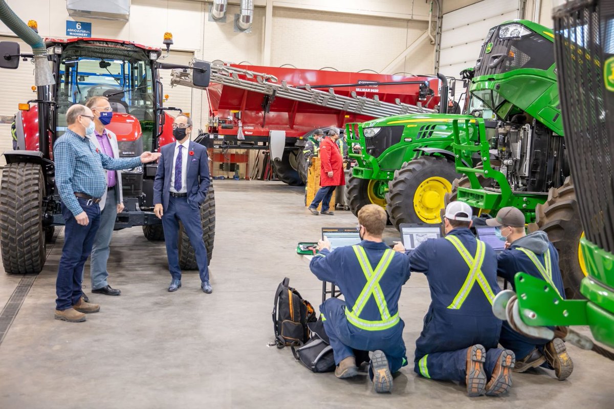 SaskPolytech's tweet photo. This week @larryrosia had the pleasure of touring @BradRedekopp around our Saskatoon Campus. What a great opportunity to see how Sask Polytech is leading the rise of polytechnic education! #saskpolytech https://t.co/BzcqhYRlZO