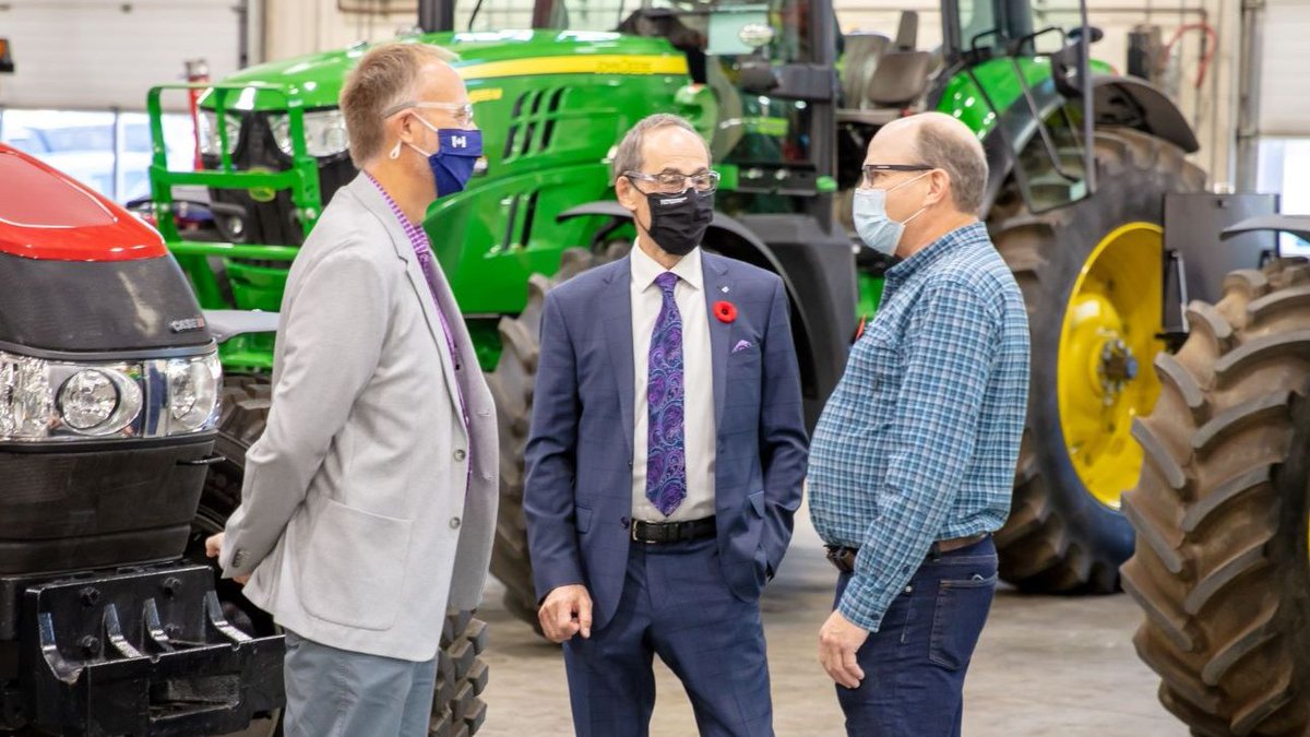 SaskPolytech's tweet photo. This week @larryrosia had the pleasure of touring @BradRedekopp around our Saskatoon Campus. What a great opportunity to see how Sask Polytech is leading the rise of polytechnic education! #saskpolytech https://t.co/BzcqhYRlZO