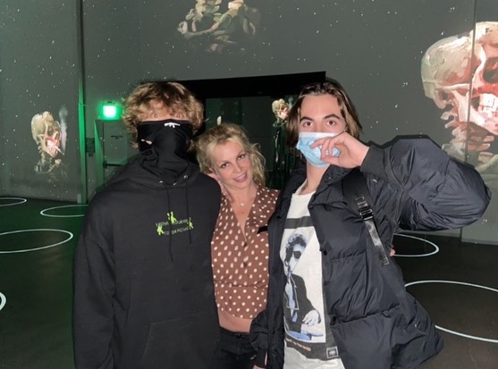 FDYkjkNXsAUoUD7?format=jpg&name=small