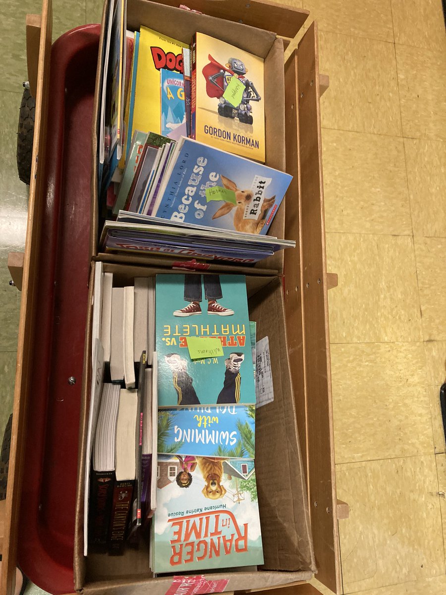 racheljpruett's tweet photo. We love our teachers @ClearElementary so much! 3 books from the book fair for every classroom teacher sounds like a fun thing ๐๐คฉ#loadthemup #booksforall https://t.co/J0Ay7lrwSq