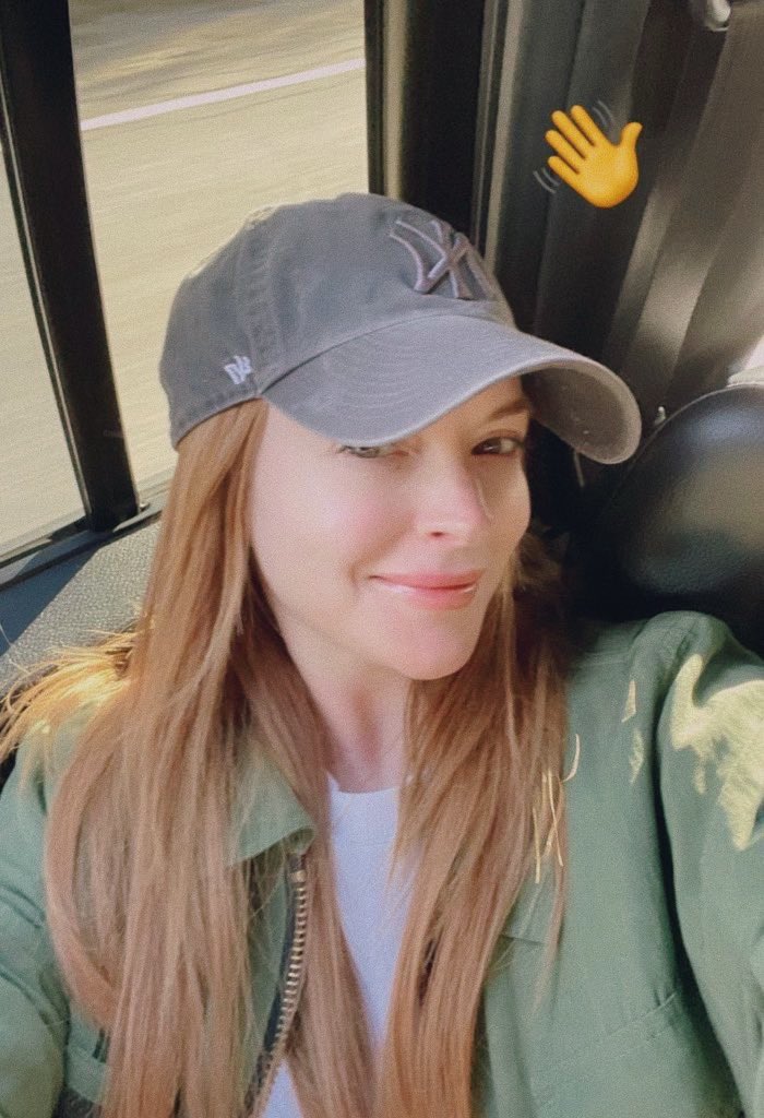 LindsayDeeLohan's tweet photo. Lindsay Lohan em fotos recentes com sua família em Long Island. https://t.co/de9ooABGcg
